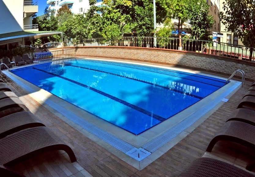 Kleopatra Ada Beach Hotel อลันยา ภายนอก รูปภาพ